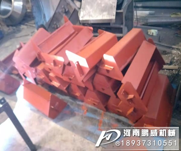 污泥斗式輸送機(jī)傾斜角度太小下不去泥怎么辦?